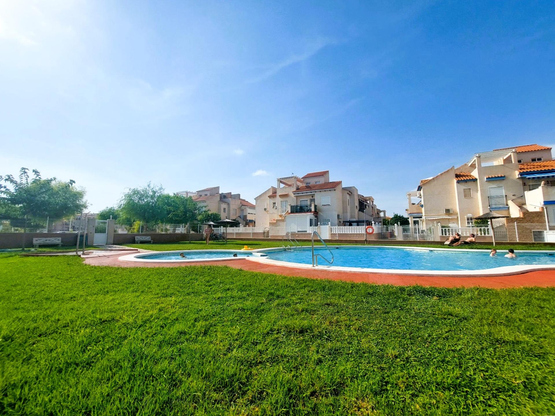 Nice bungalow on the upper floor with private solarium and sea views