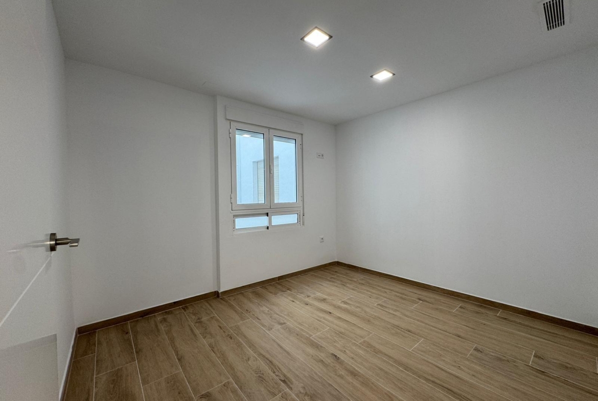REFORMADO APADRAMENTO EN LA PRIMERA LINEA DE LA MATA CON VISTAS AL MAART 3 DORM. 2 BAÑOS. SUPERFICIE 105 M2.