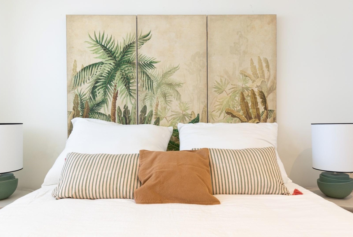 Last luxury apartments on the first line of Poniente beach