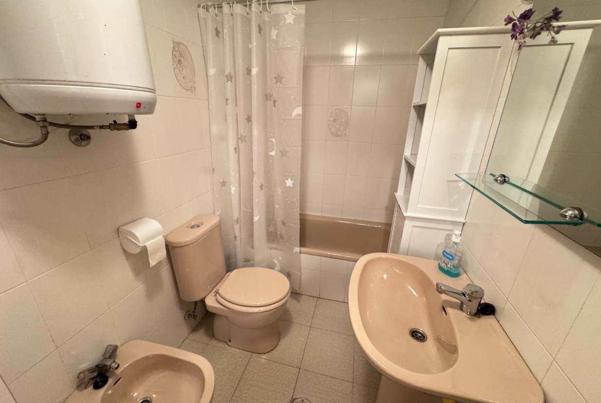 AMPLIO APARTAMENTO DE 99 M2 A 350 METROS DE PLAYA DEL CURA. 2 DORM. 1 BAÑO.