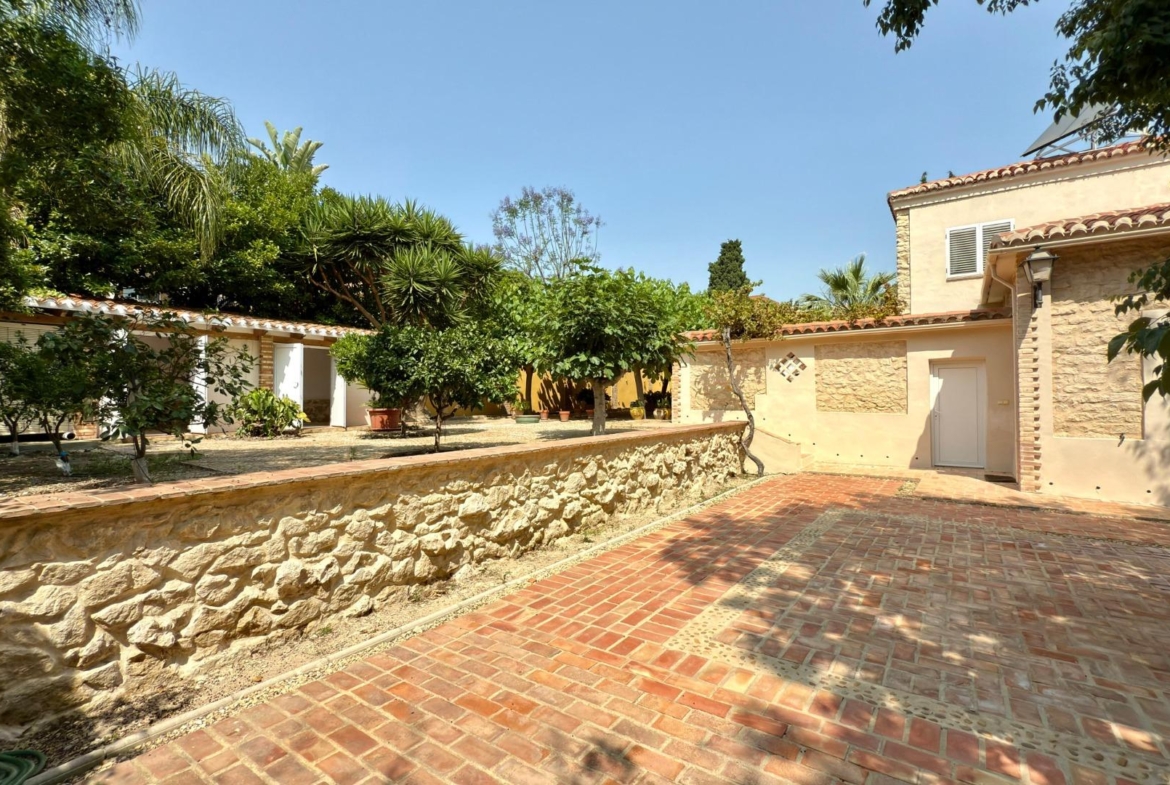 Exclusieve Villa Omringd door de natuur in Alicante
