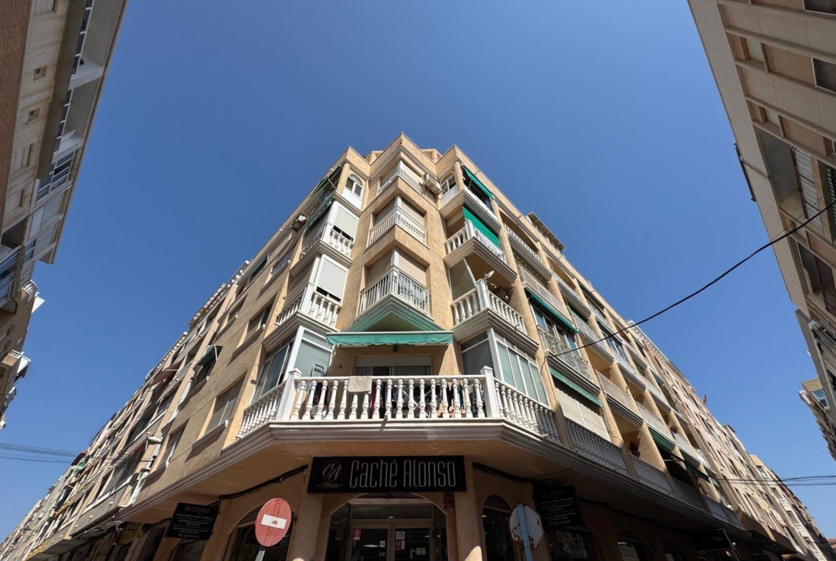 ESTUDIO A 250 METROS DE PLAYA DE LOS LOCOS Y CON 25 M2. CON PISCINA COMUNITARIA.