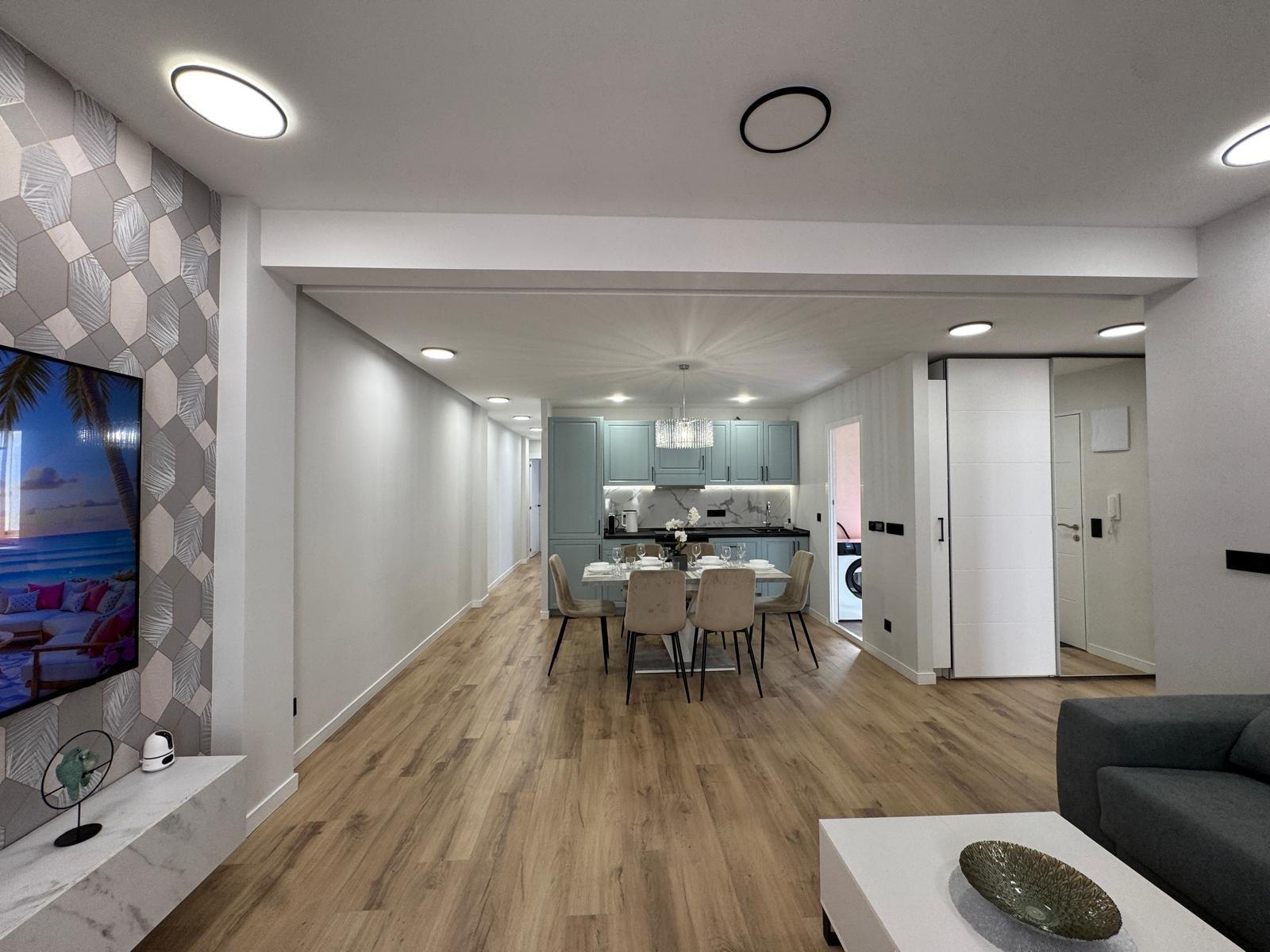 TOTALLY RENOVATED APARTMENT 20 METERS FROM THE BEACH WITH 100 M2 OF SURFACE. 3 BEDROOMS. 1 BATHROOMS.