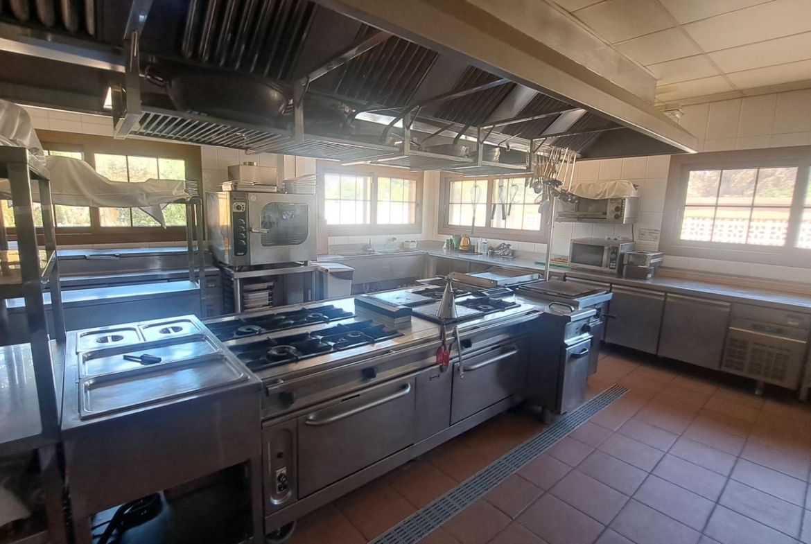 RESTAURANTE EN CABO ROIG. CON 871 M2.