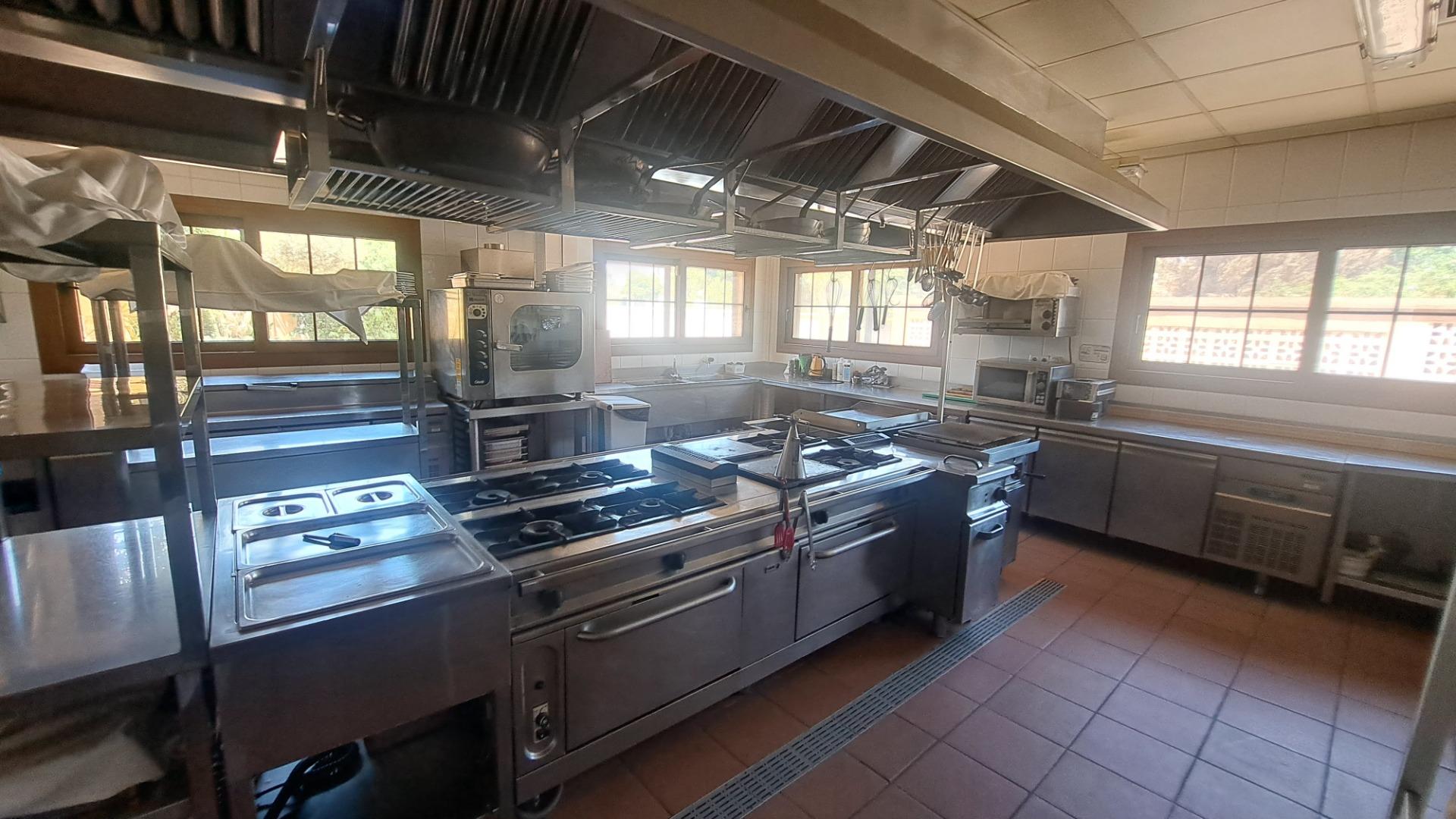 RESTAURANTE EN CABO ROIG. CON 871 M2.