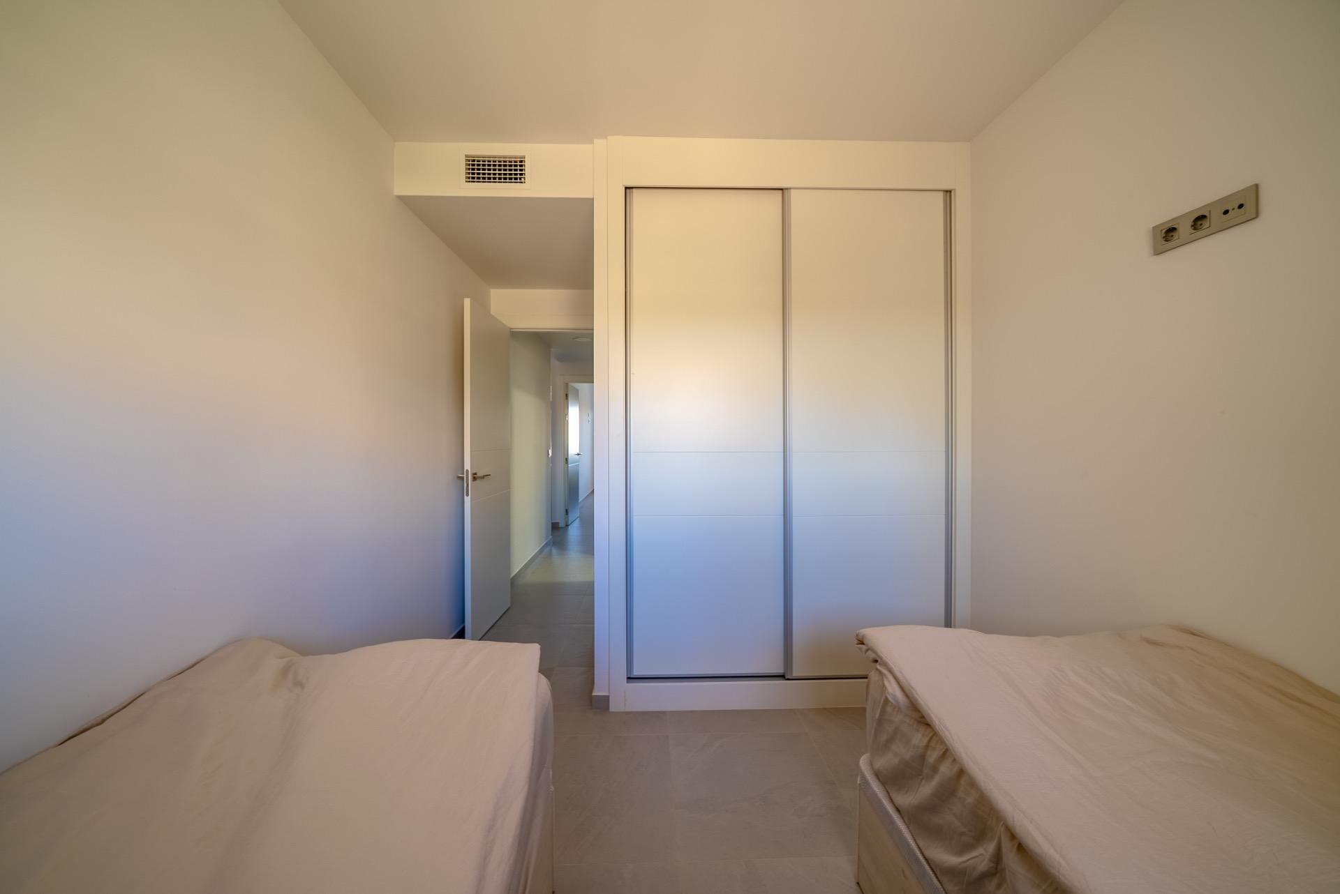 Ruim 2-slaapkamer appartement in het Eagle Tower Complex