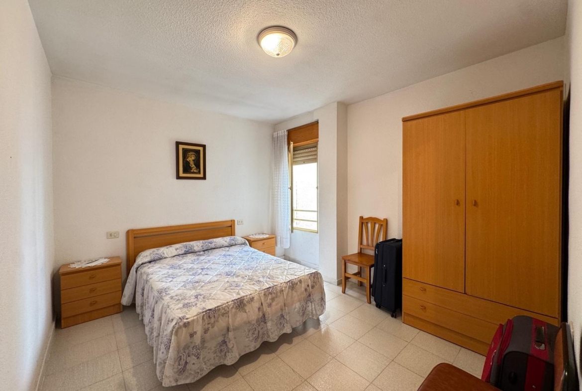 AMPLIO APARTAMENTO DE 99 M2 A 350 METROS DE PLAYA DEL CURA. 2 DORM. 1 BAÑO.