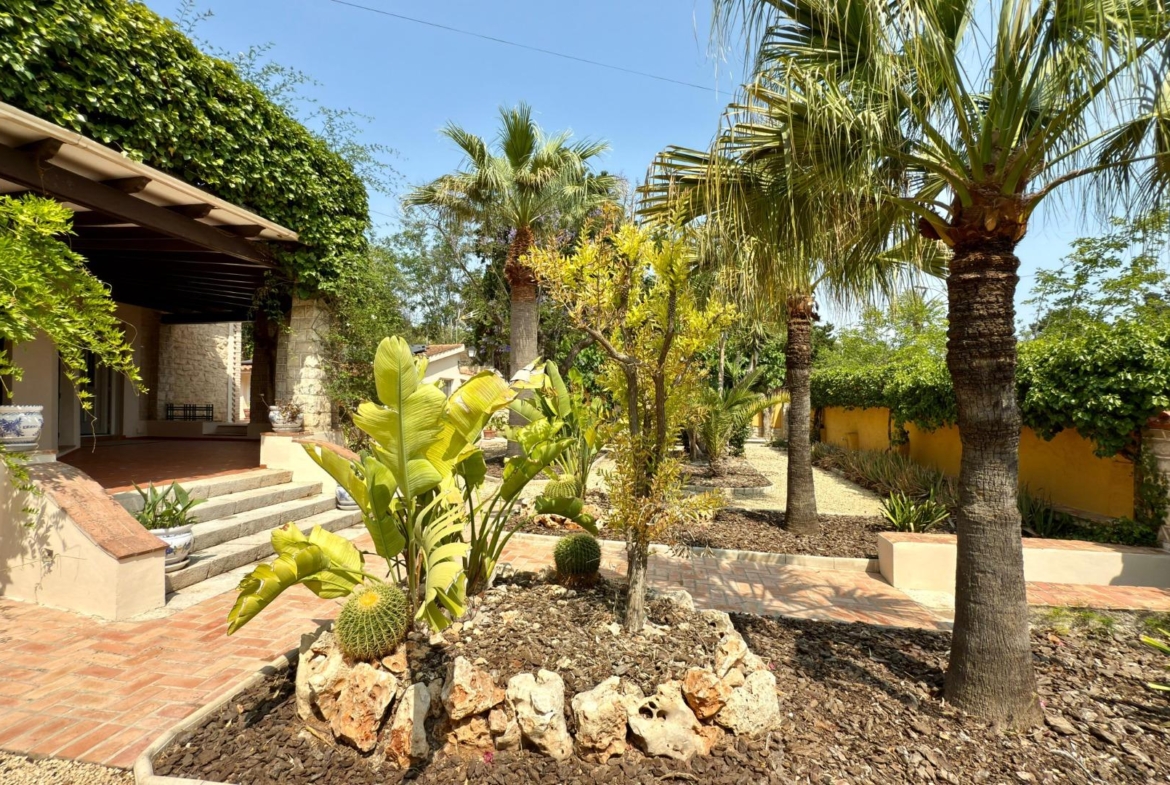 Exclusieve Villa Omringd door de natuur in Alicante