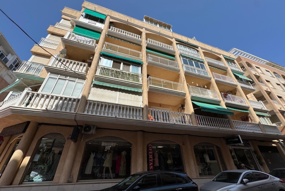 ESTUDIO A 250 METROS DE PLAYA DE LOS LOCOS Y CON 25 M2. CON PISCINA COMUNITARIA.