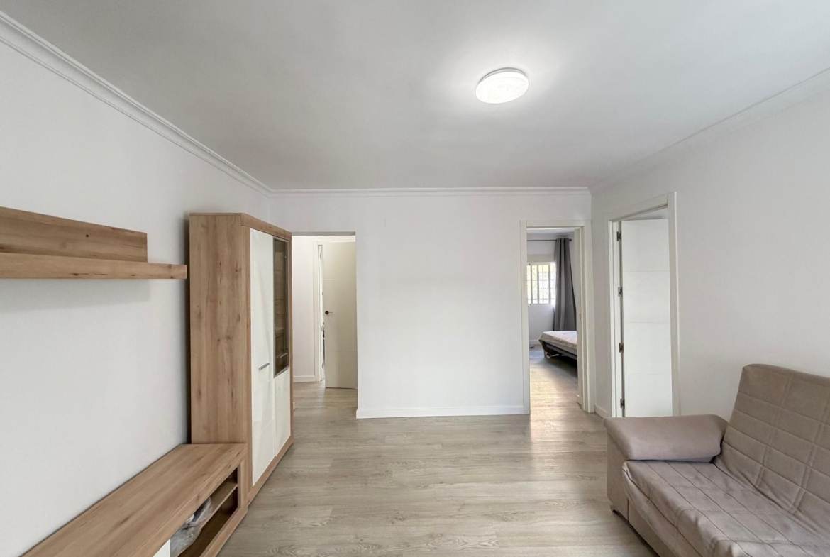 REFORMED 2-BEDROOM APARTMENT. 1 BATHROOM. WITH 65 M2. PARK OF NATIONS AREA. BEACH 800 METERS AWAY.