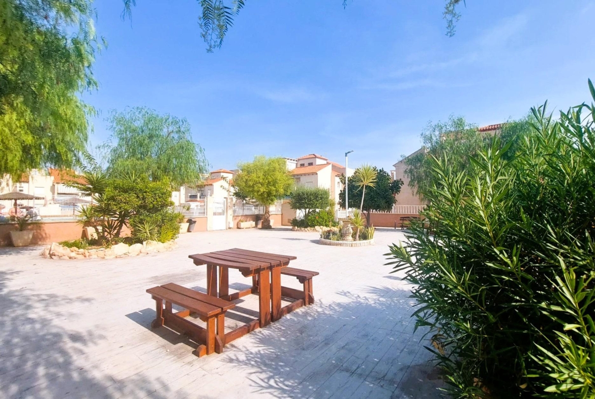 Nice bungalow on the upper floor with private solarium and sea views