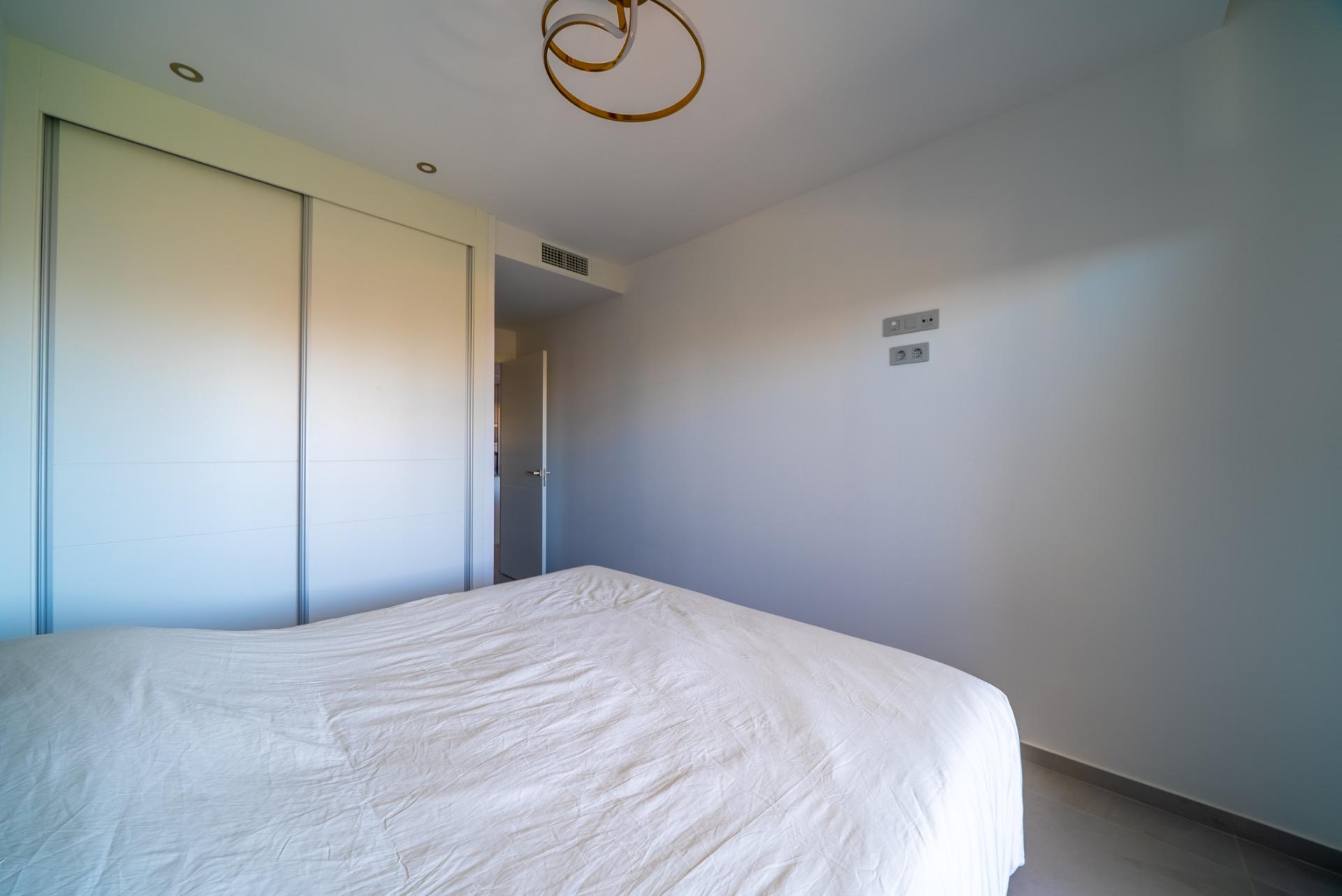 Ruim 2-slaapkamer appartement in het Eagle Tower Complex