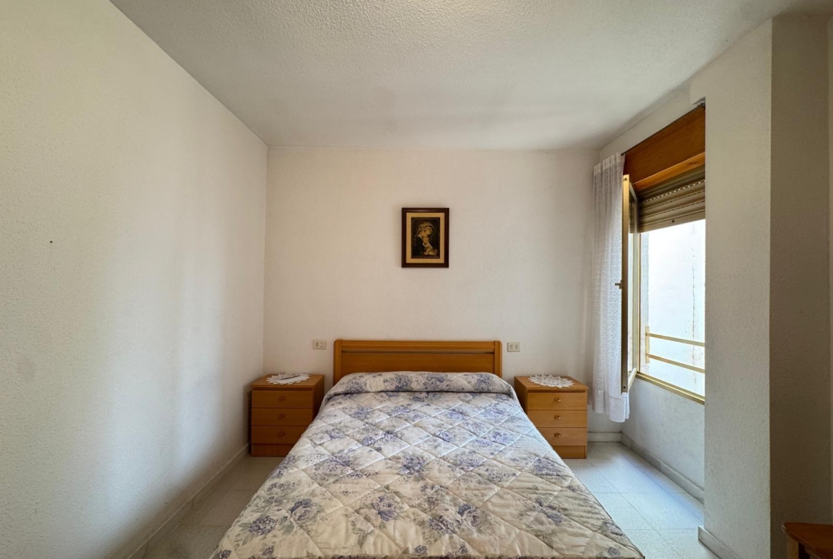 AMPLIO APARTAMENTO DE 99 M2 A 350 METROS DE PLAYA DEL CURA. 2 DORM. 1 BAÑO.