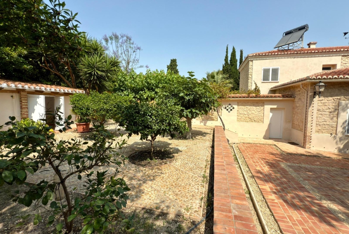 Exclusieve Villa Omringd door de natuur in Alicante