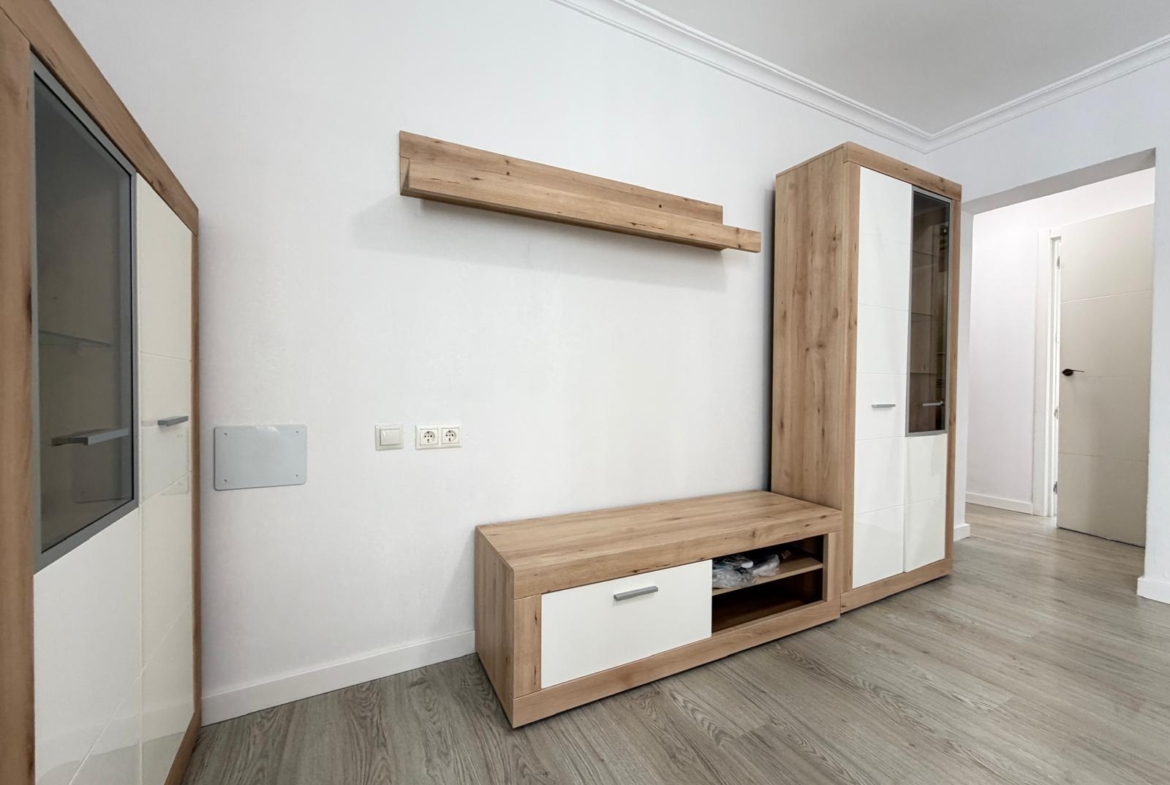 REFORMED 2-BEDROOM APARTMENT. 1 BATHROOM. WITH 65 M2. PARK OF NATIONS AREA. BEACH 800 METERS AWAY.