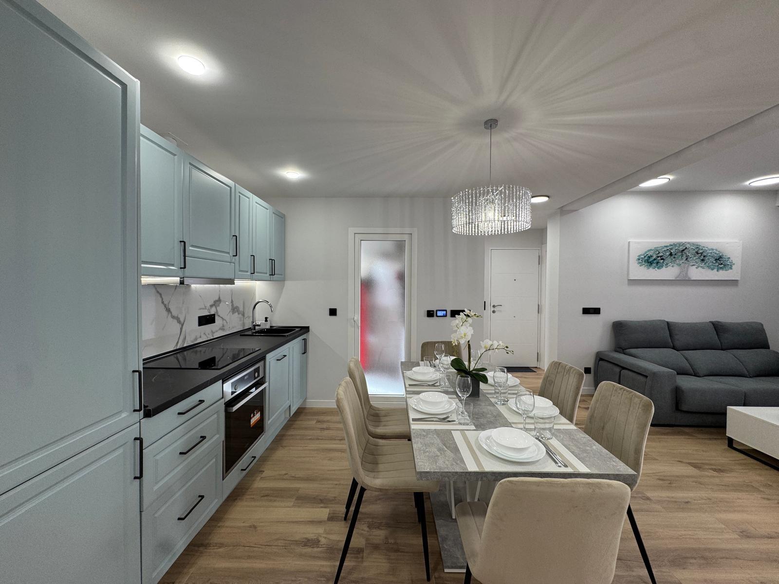 TOTALLY RENOVATED APARTMENT 20 METERS FROM THE BEACH WITH 100 M2 OF SURFACE. 3 BEDROOMS. 1 BATHROOMS.