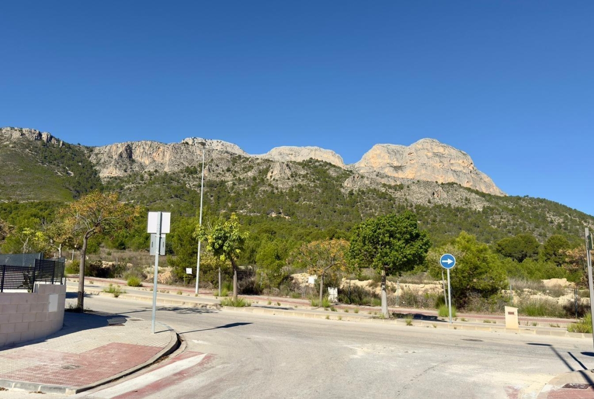 Exclusive villa in Polop with mountain views
