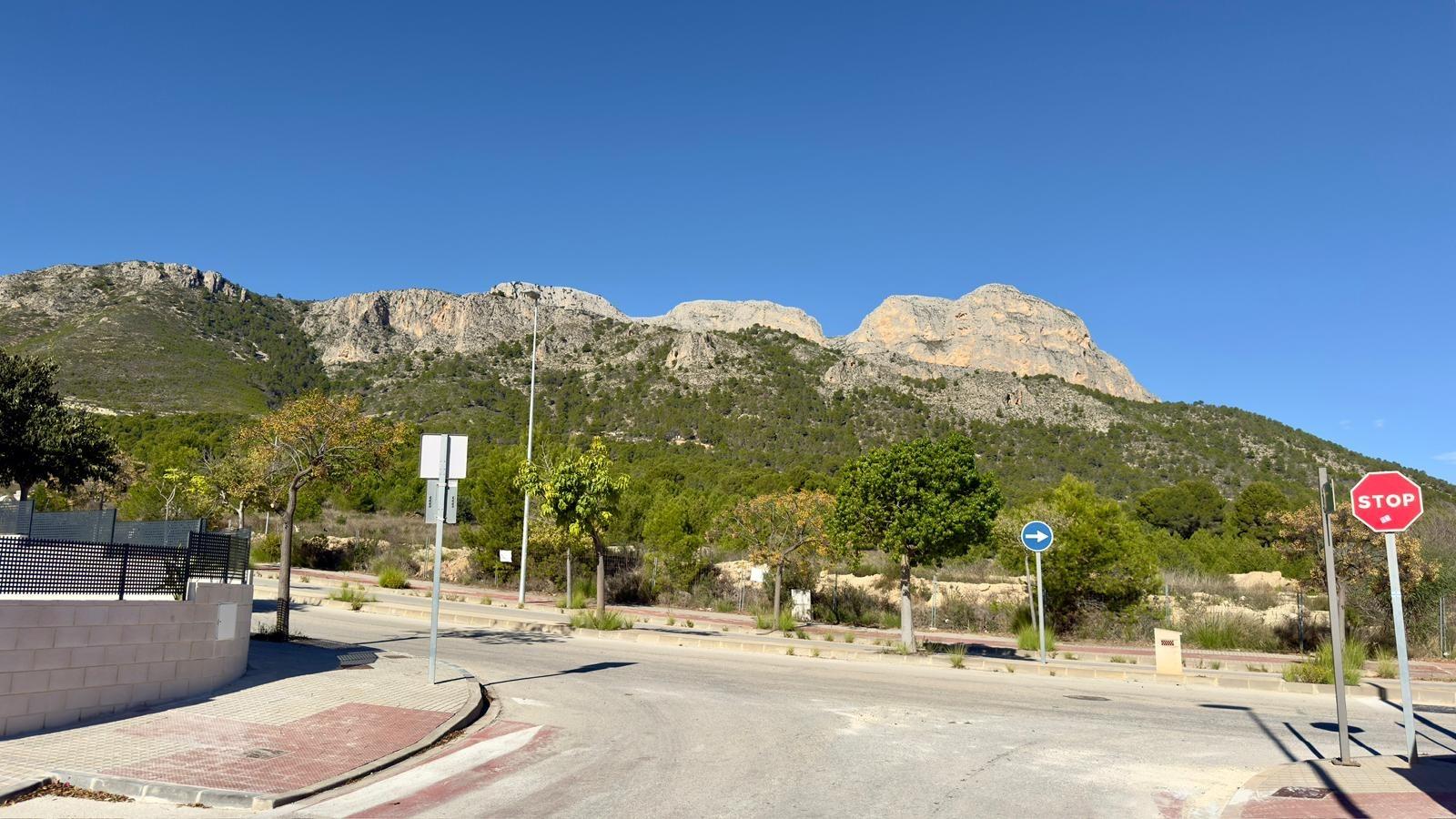 5-26-40 Exclusive villa in Polop with mountain views