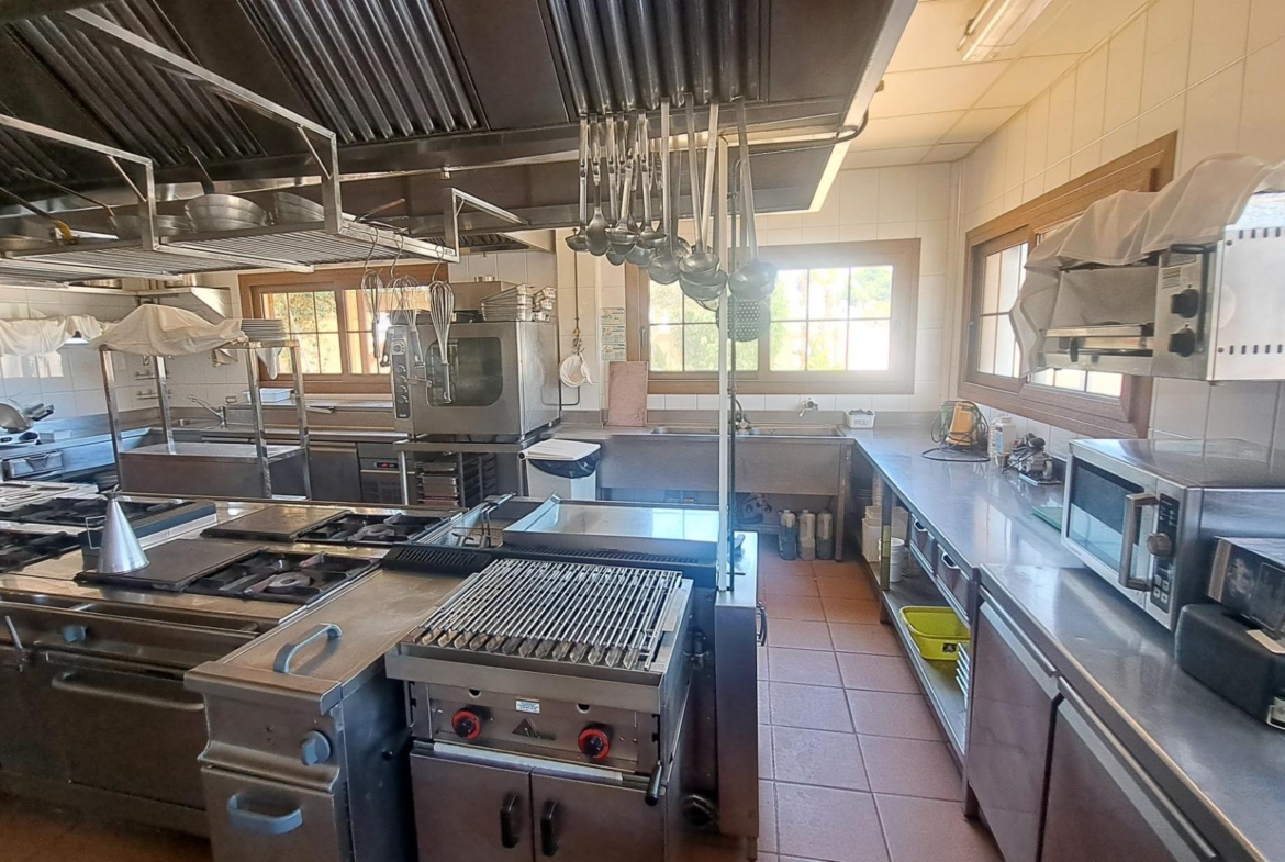 RESTAURANTE EN CABO ROIG. CON 871 M2.