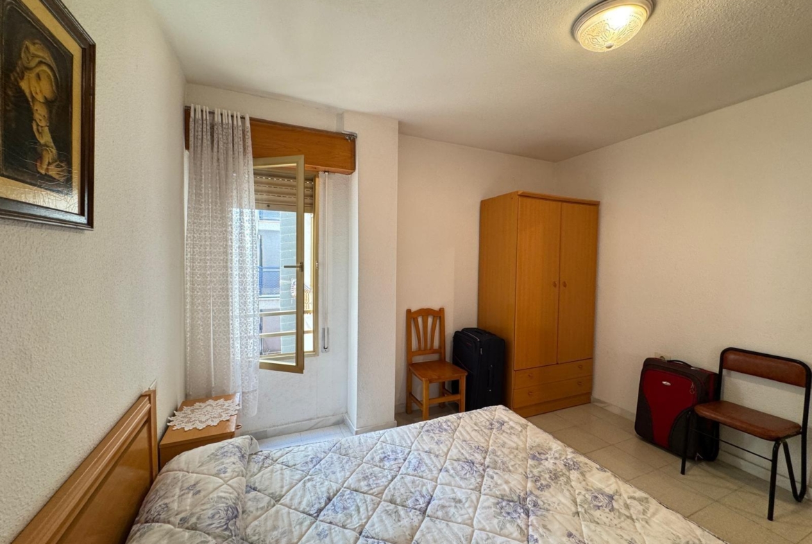 AMPLIO APARTAMENTO DE 99 M2 A 350 METROS DE PLAYA DEL CURA. 2 DORM. 1 BAÑO.