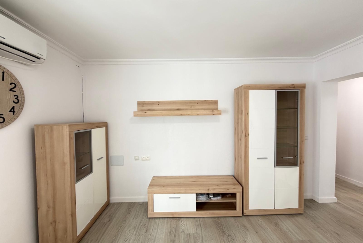 REFORMED 2-BEDROOM APARTMENT. 1 BATHROOM. WITH 65 M2. PARK OF NATIONS AREA. BEACH 800 METERS AWAY.