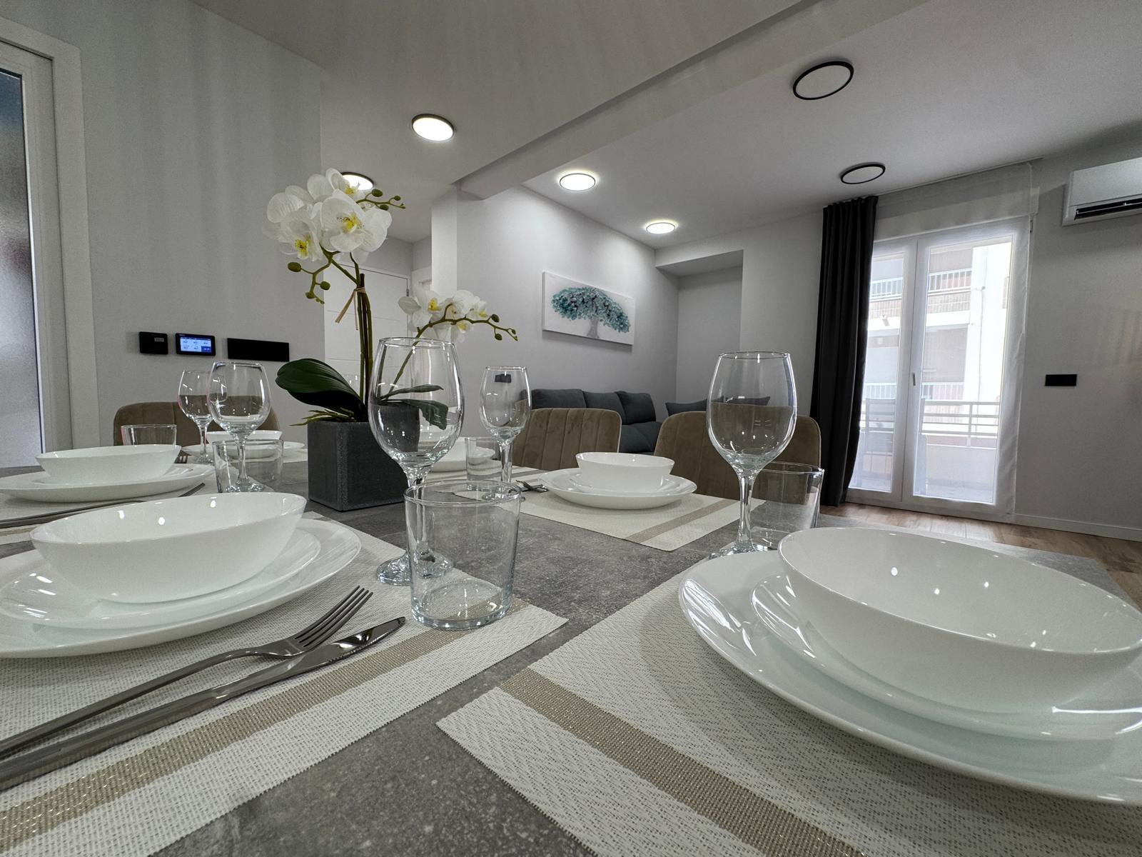 TOTALLY RENOVATED APARTMENT 20 METERS FROM THE BEACH WITH 100 M2 OF SURFACE. 3 BEDROOMS. 1 BATHROOMS.