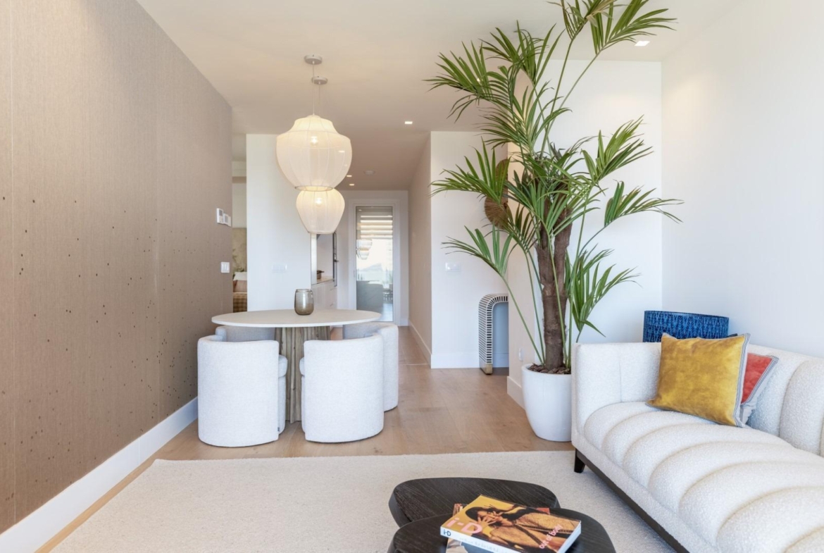 Last luxury apartments on the first line of Poniente beach