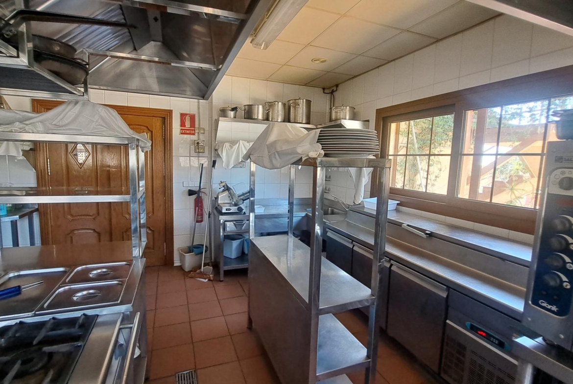 RESTAURANTE EN CABO ROIG. CON 871 M2.