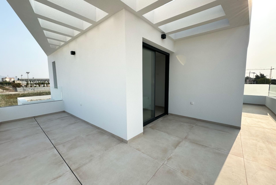 EXCLUSIVITY AND WELL-BEING: VILLA WITH GARDEN AND PRIVATE GARAGE