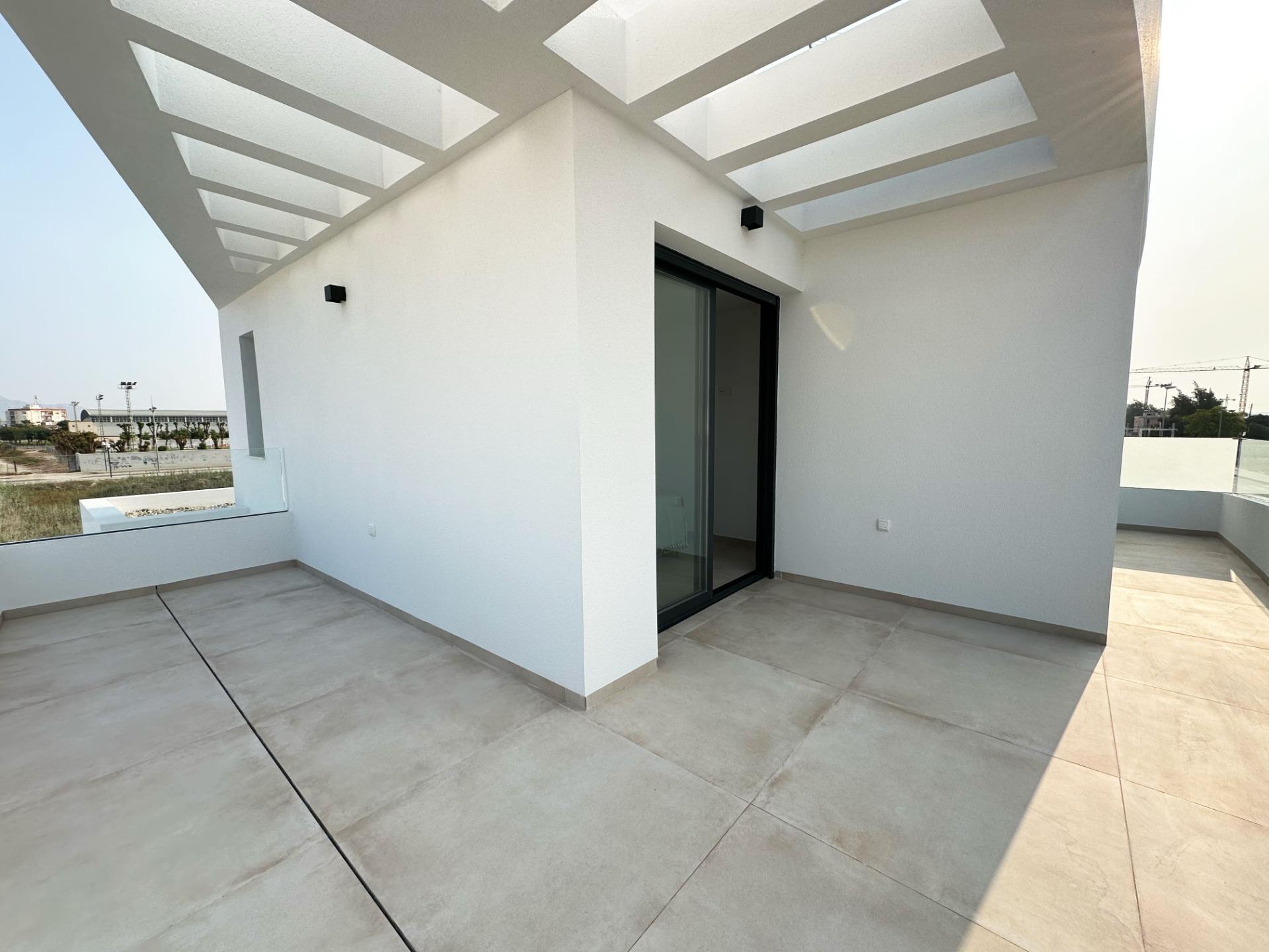 EXCLUSIVITY AND WELL-BEING: VILLA WITH GARDEN AND PRIVATE GARAGE