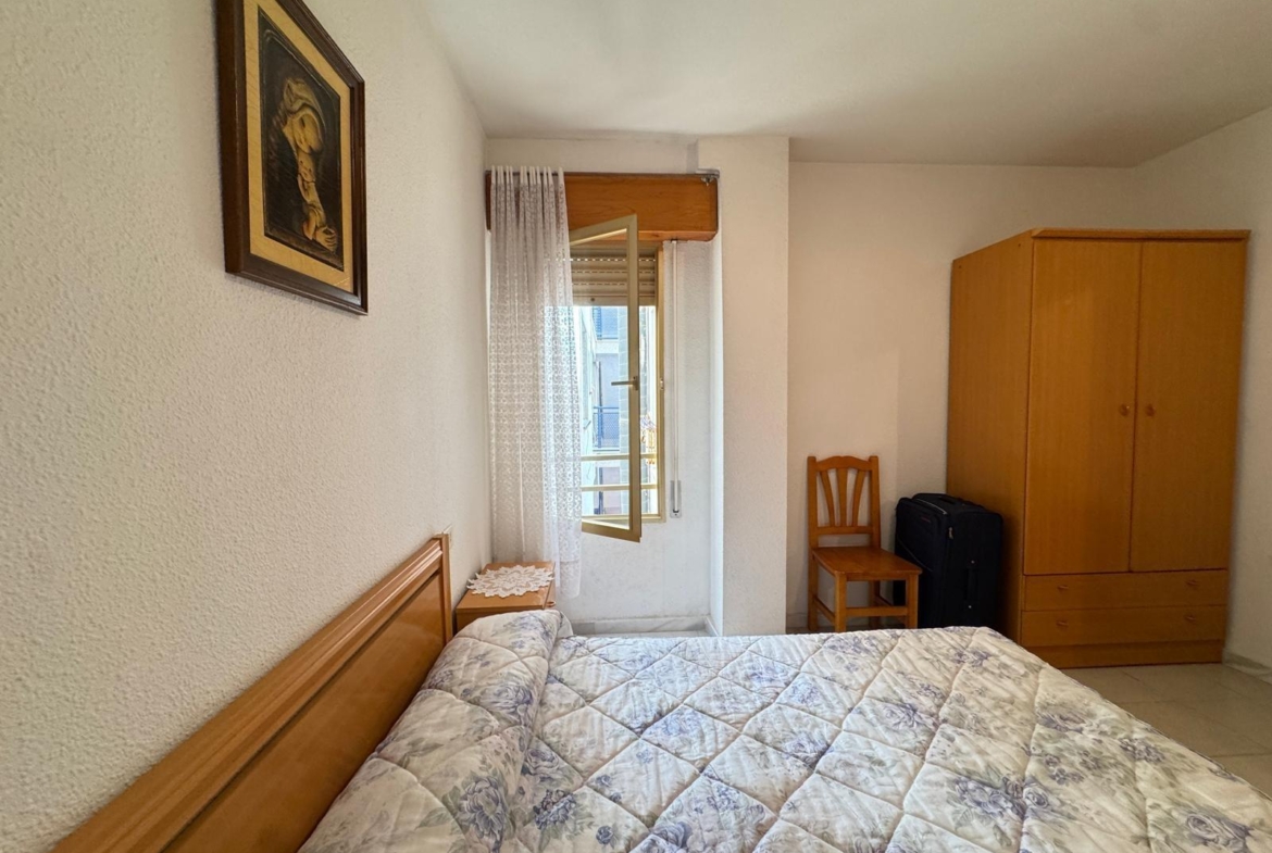 AMPLIO APARTAMENTO DE 99 M2 A 350 METROS DE PLAYA DEL CURA. 2 DORM. 1 BAÑO.