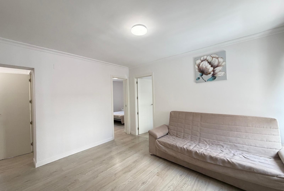 REFORMED 2-BEDROOM APARTMENT. 1 BATHROOM. WITH 65 M2. PARK OF NATIONS AREA. BEACH 800 METERS AWAY.