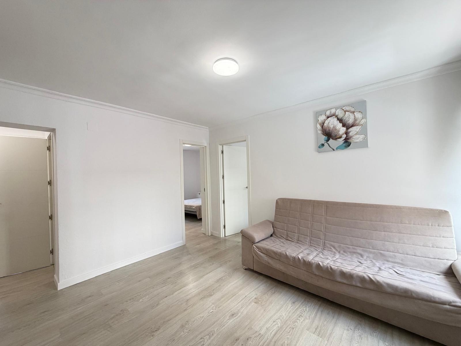 5-28-30 REFORMED 2-BEDROOM APARTMENT. 1 BATHROOM. WITH 65 M2. PARK OF NATIONS AREA. BEACH 800 METERS AWAY.
