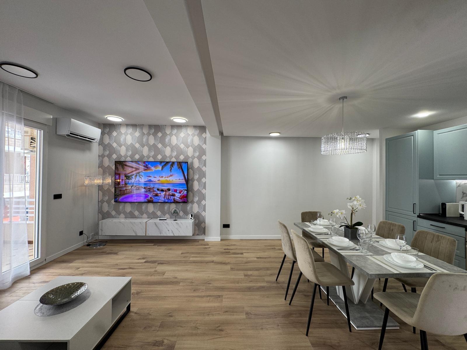 TOTALLY RENOVATED APARTMENT 20 METERS FROM THE BEACH WITH 100 M2 OF SURFACE. 3 BEDROOMS. 1 BATHROOMS.