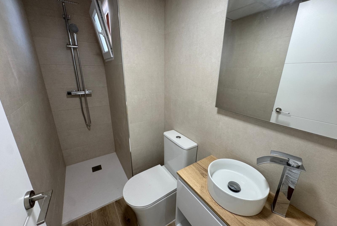 REFORMADO APADRAMENTO EN LA PRIMERA LINEA DE LA MATA CON VISTAS AL MAART 3 DORM. 2 BAÑOS. SUPERFICIE 105 M2.