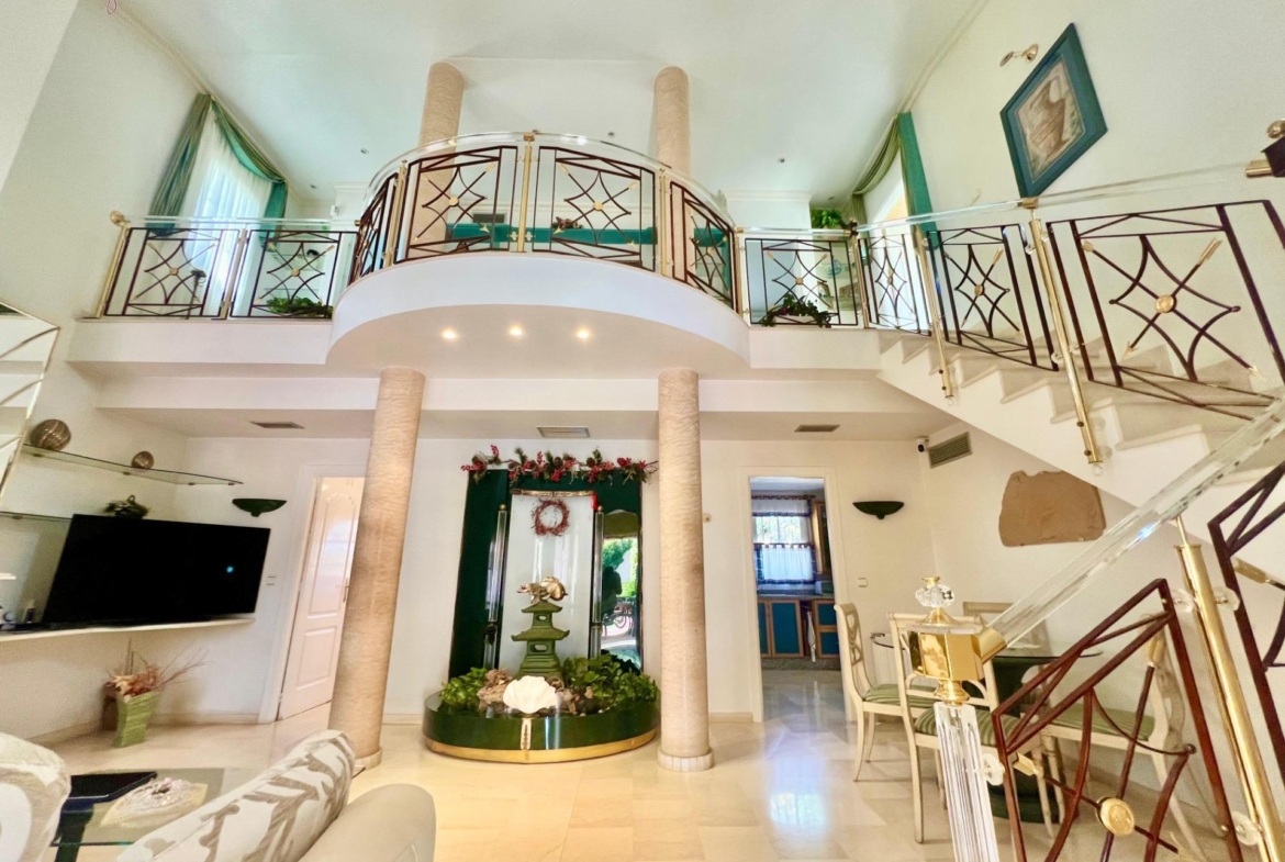 LUXURY AND LIGHT IN LOS BALCONES: YOUR VILLA WITH PRIVATE POOL AND HIGH POTENTIAL