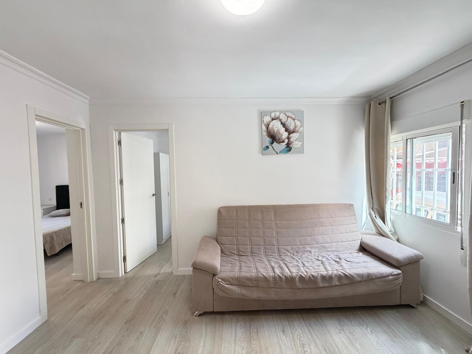 5-29-29 REFORMED 2-BEDROOM APARTMENT. 1 BATHROOM. WITH 65 M2. PARK OF NATIONS AREA. BEACH 800 METERS AWAY.
