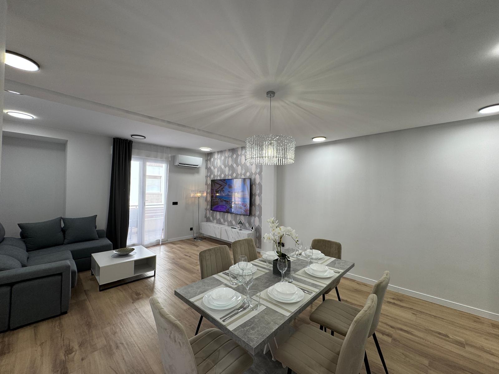 TOTALLY RENOVATED APARTMENT 20 METERS FROM THE BEACH WITH 100 M2 OF SURFACE. 3 BEDROOMS. 1 BATHROOMS.
