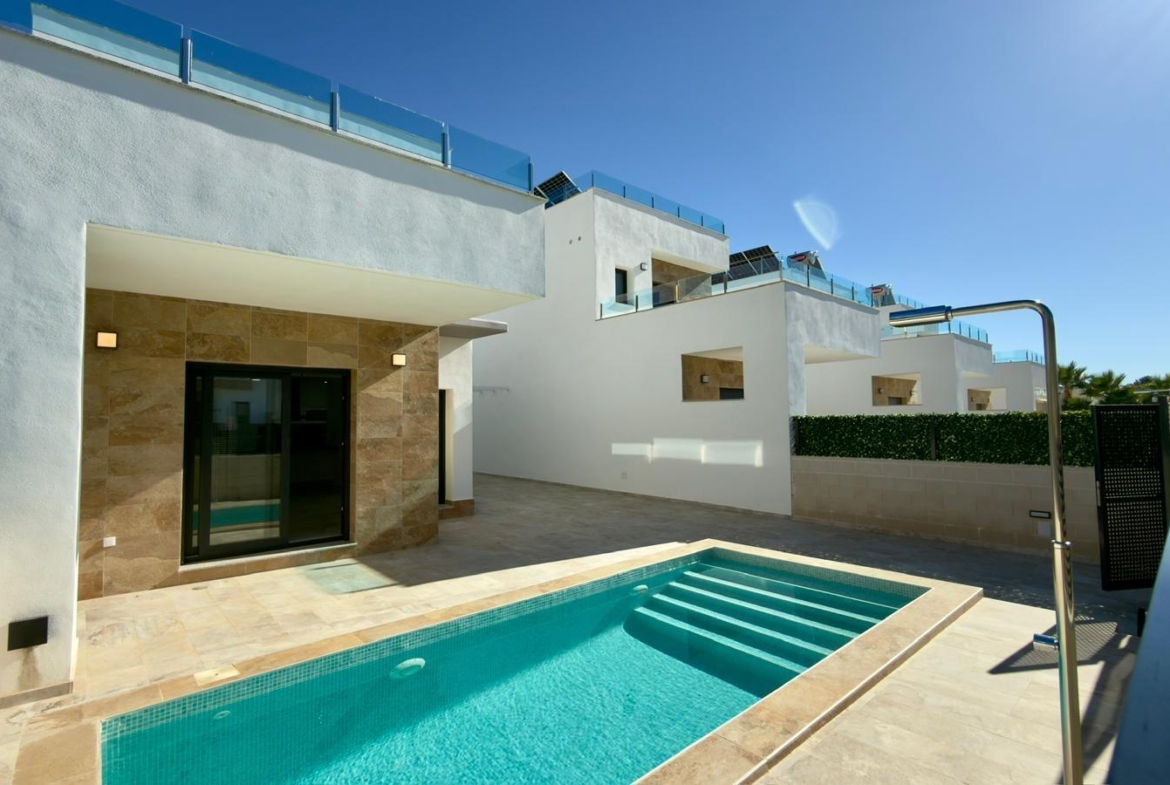 Exclusive villa in Polop with mountain views