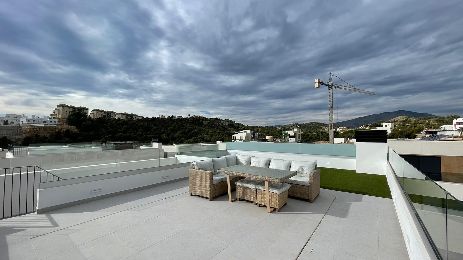 SPECTACULAIR MODERN TORN KEY VILLA