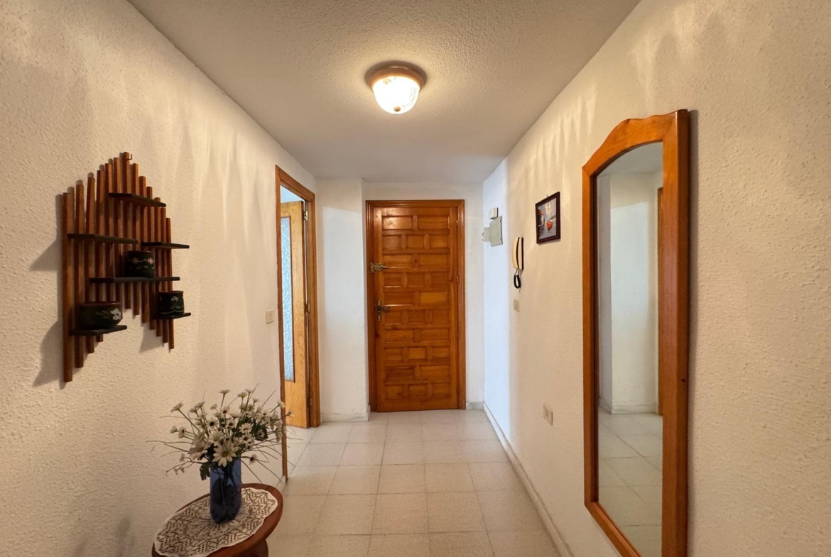 AMPLIO APARTAMENTO DE 99 M2 A 350 METROS DE PLAYA DEL CURA. 2 DORM. 1 BAÑO.