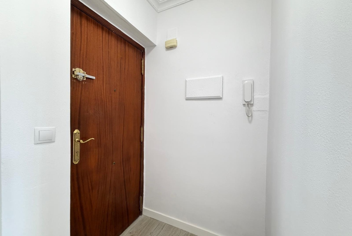REFORMED 2-BEDROOM APARTMENT. 1 BATHROOM. WITH 65 M2. PARK OF NATIONS AREA. BEACH 800 METERS AWAY.