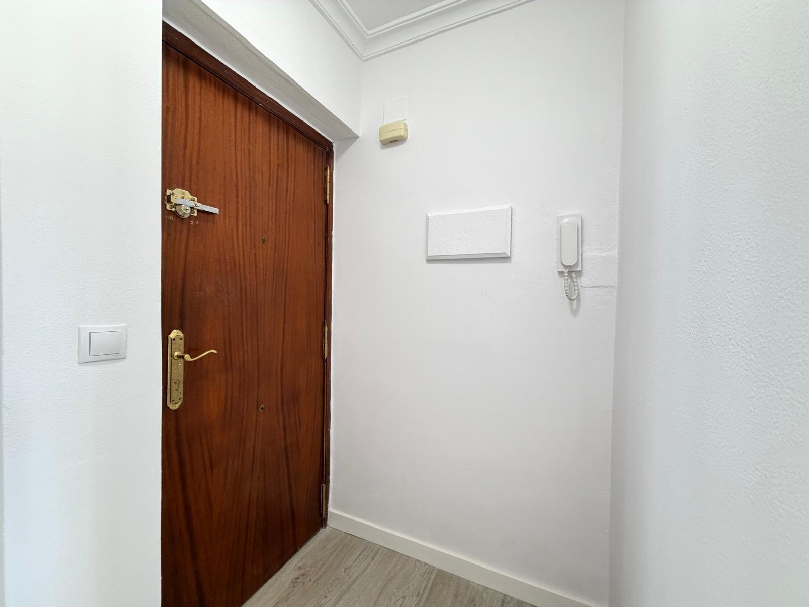 5-3-69 REFORMED 2-BEDROOM APARTMENT. 1 BATHROOM. WITH 65 M2. PARK OF NATIONS AREA. BEACH 800 METERS AWAY.