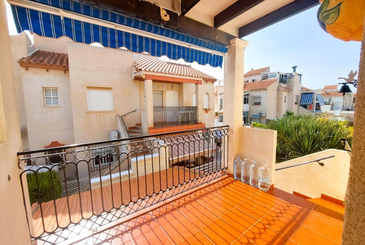 Nice bungalow on the upper floor with private solarium and sea views