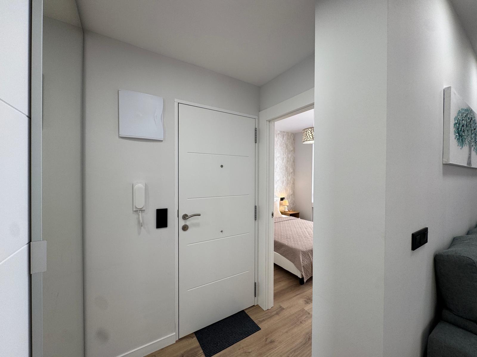 TOTALLY RENOVATED APARTMENT 20 METERS FROM THE BEACH WITH 100 M2 OF SURFACE. 3 BEDROOMS. 1 BATHROOMS.