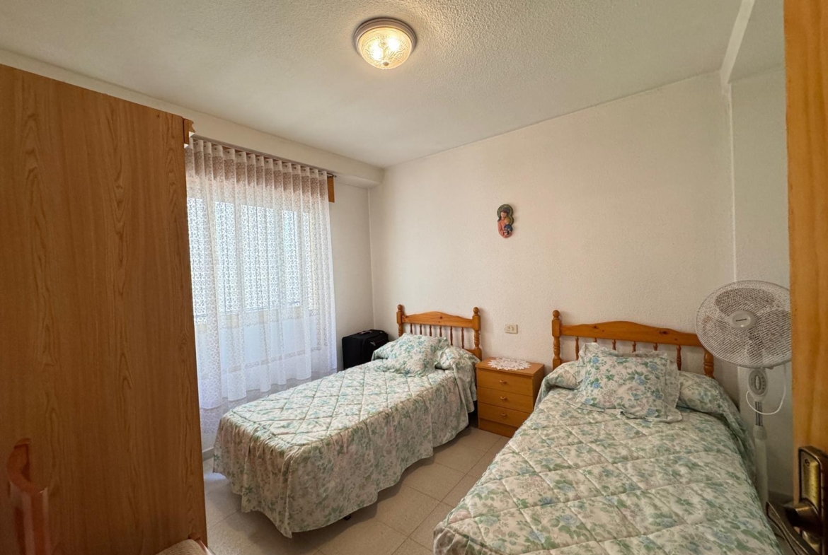 AMPLIO APARTAMENTO DE 99 M2 A 350 METROS DE PLAYA DEL CURA. 2 DORM. 1 BAÑO.