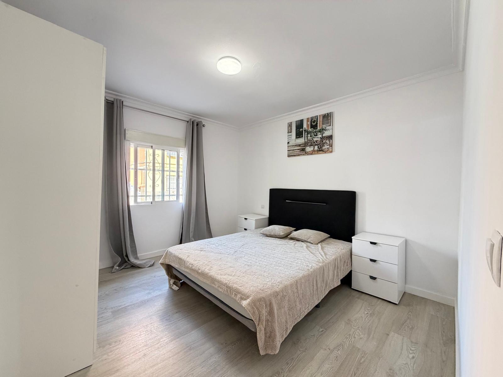 5-30-28 REFORMED 2-BEDROOM APARTMENT. 1 BATHROOM. WITH 65 M2. PARK OF NATIONS AREA. BEACH 800 METERS AWAY.