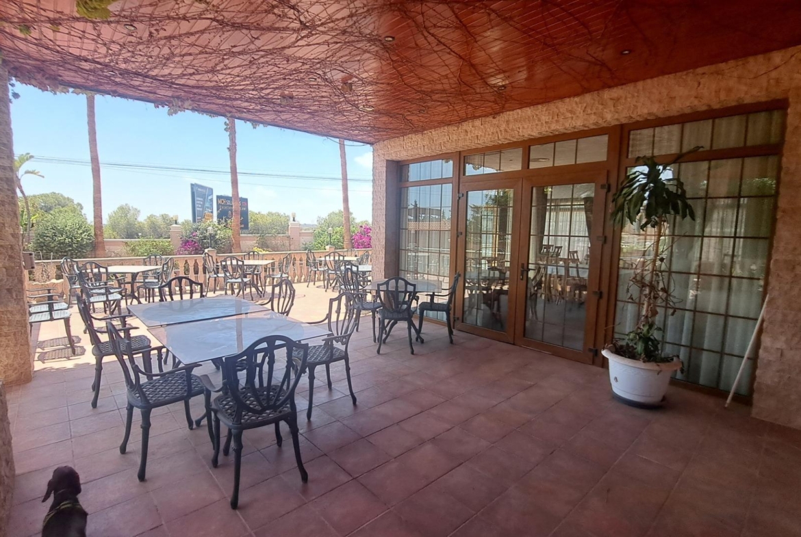 RESTAURANTE EN CABO ROIG. CON 871 M2.