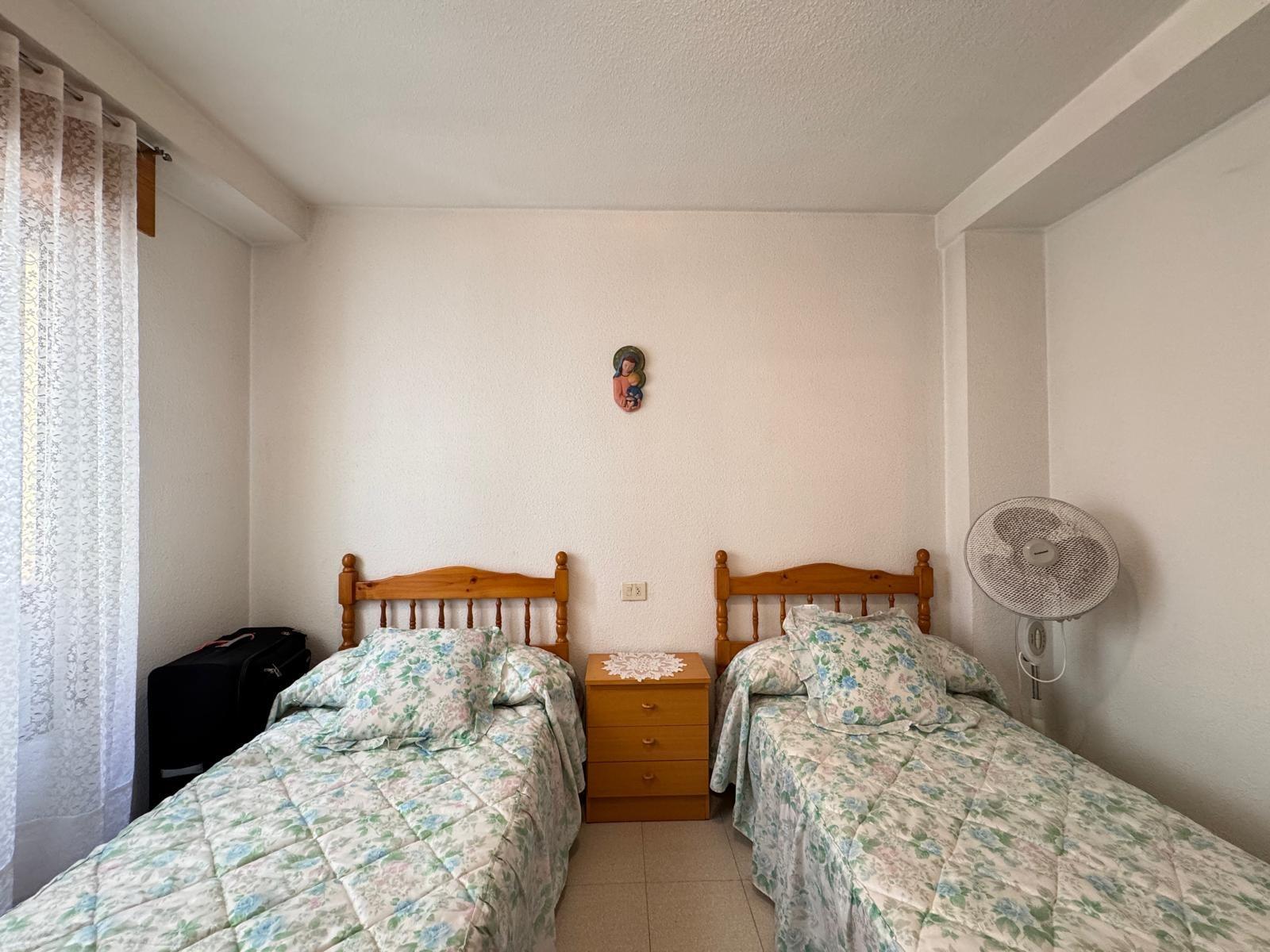 AMPLIO APARTAMENTO DE 99 M2 A 350 METROS DE PLAYA DEL CURA. 2 DORM. 1 BAÑO.