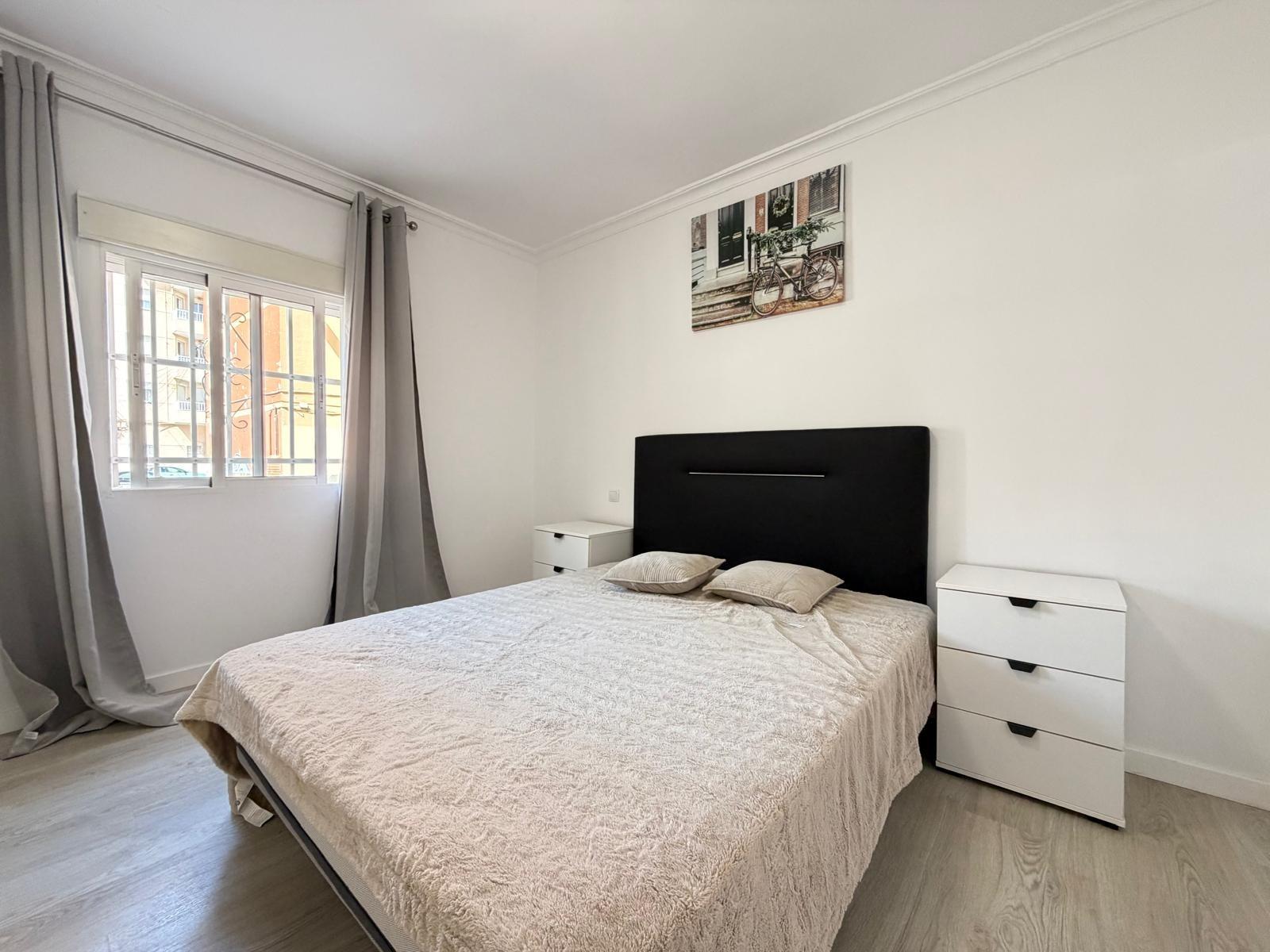 5-31-26 REFORMED 2-BEDROOM APARTMENT. 1 BATHROOM. WITH 65 M2. PARK OF NATIONS AREA. BEACH 800 METERS AWAY.